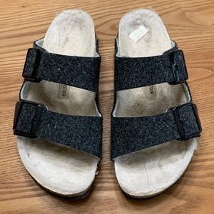 Birkenstock Arizona — dark gray lined felt
